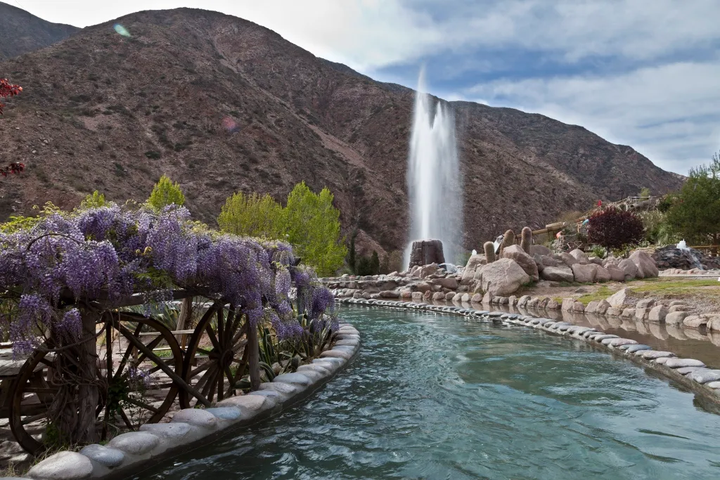 Termas Cacheuta entre montanhas